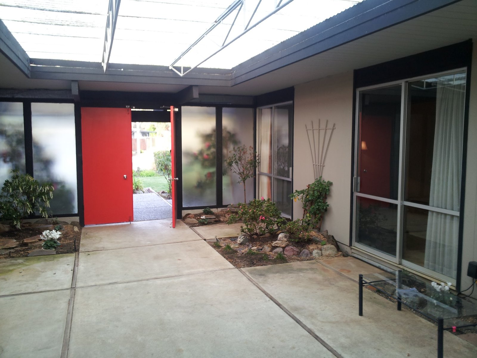 A Quiet Day in a Mid-Century Bay Area House