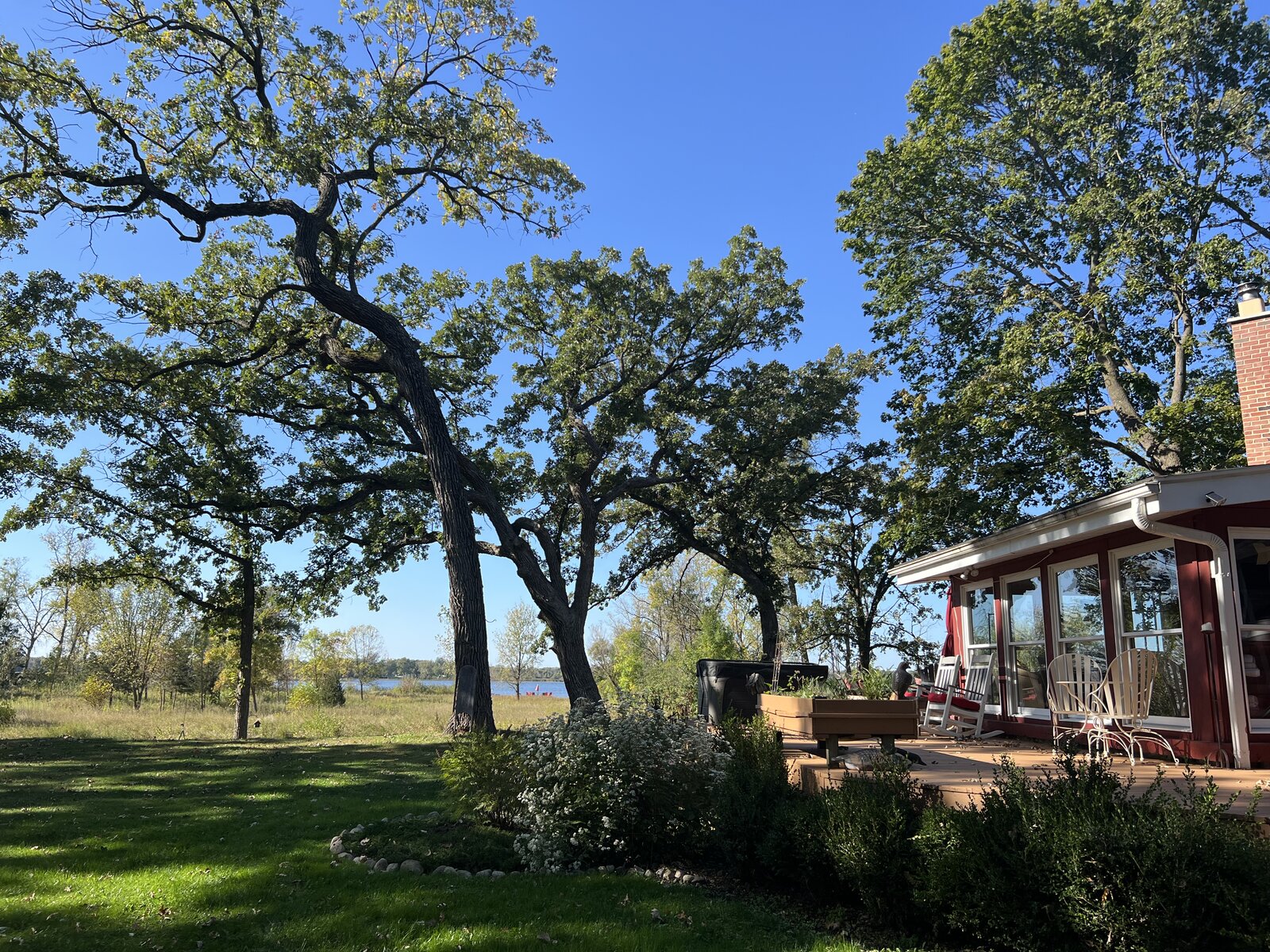 An Early October Weekend at a Lakeside House